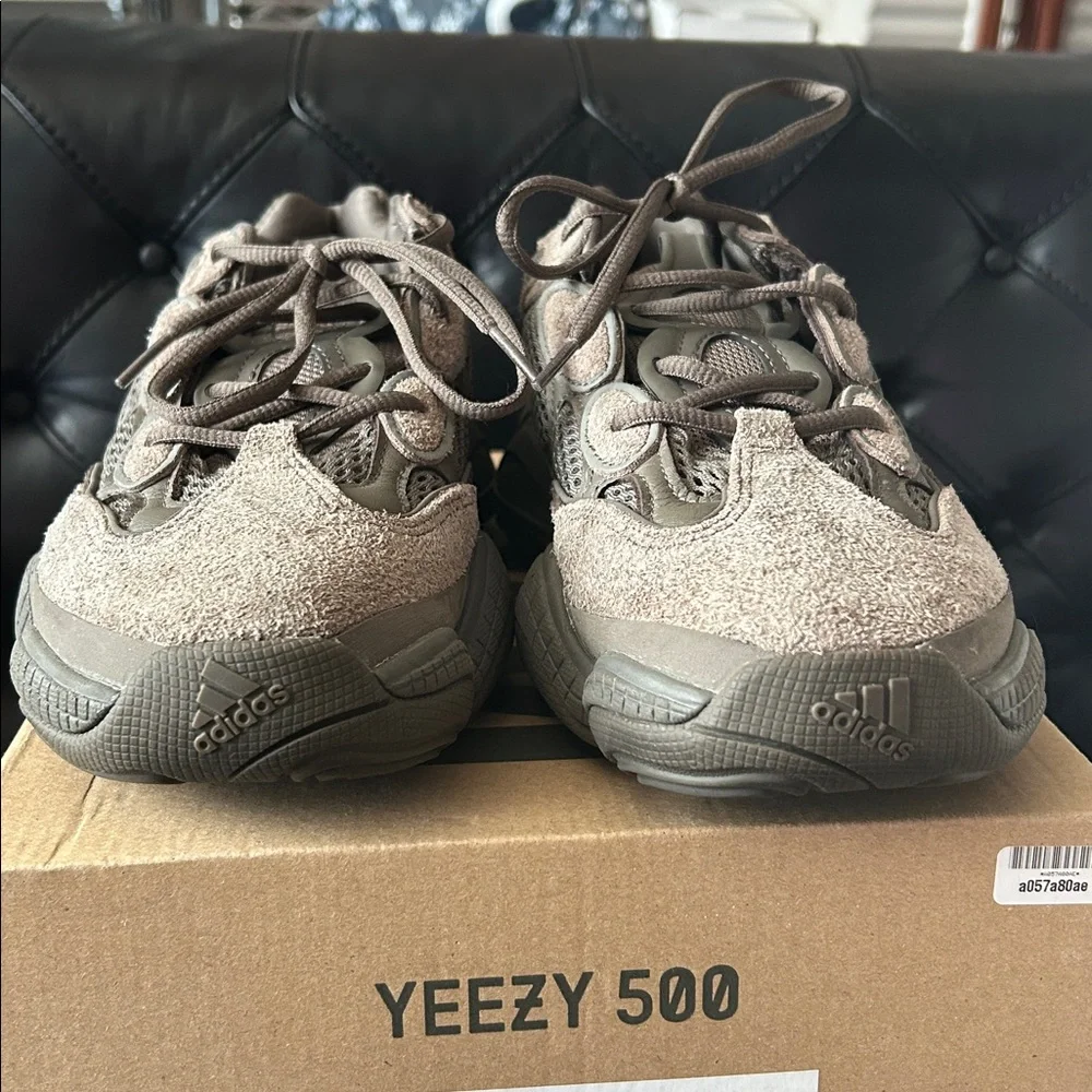 Adidas Yeezy 500 Clay Brown Authentic Sneakers Men’s size 8.5 Good Condition